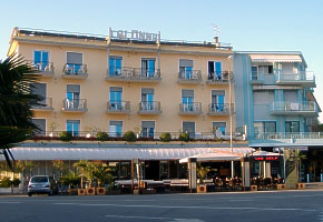 hotel COLONNA poloha na Piazza Aurora