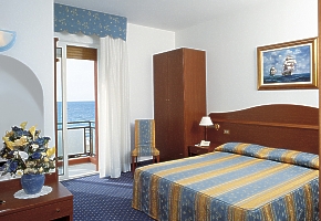 hotel london izba superior s priamym vhadom na more