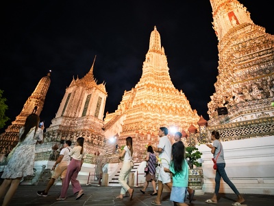 turisti vo Wat Arun