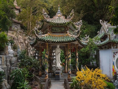 Pagoda Linh Ung