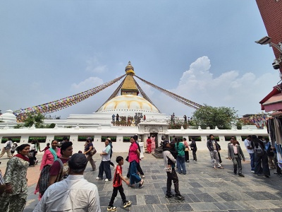 Biela kupola st�py Boudhanath s Buddhov�mi o�ami