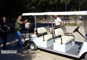 villaggio CANTIERE NAVALE na miestnej minizastvke si nalote batoinu, nasadnete do minibusu ...