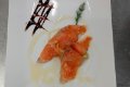 Pl�tky lososa s k�prom a ozdobnou om��kou na obd�nikovom tanieri