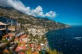 Terasovit� budovy nad morom s v�h�adom na Positano a horsk� pobre�ie