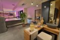 Wellness priestor s osvetlenou va�ou, n�pojov�m k�tikom a kamenn�m um�vadlom